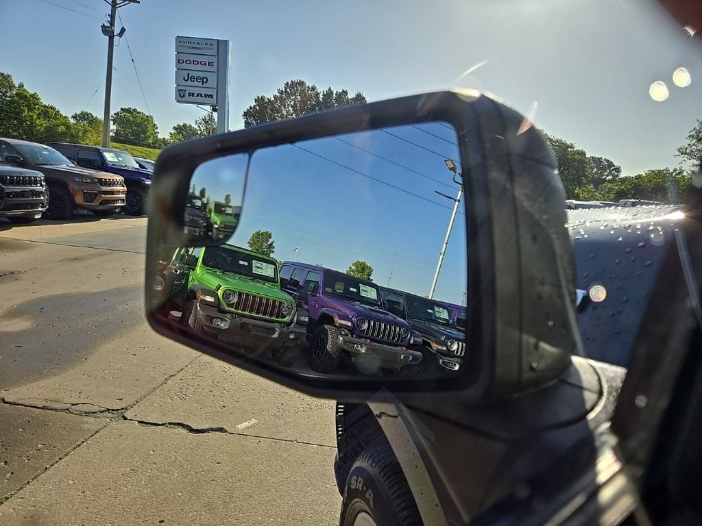 Used 2021 Gray Chevrolet Custom image 35
