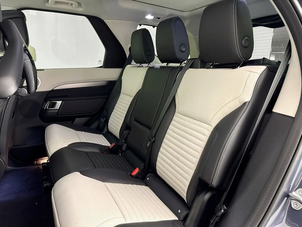 New 2026 Varesine Blue Land Rover Dynamic SE image 25