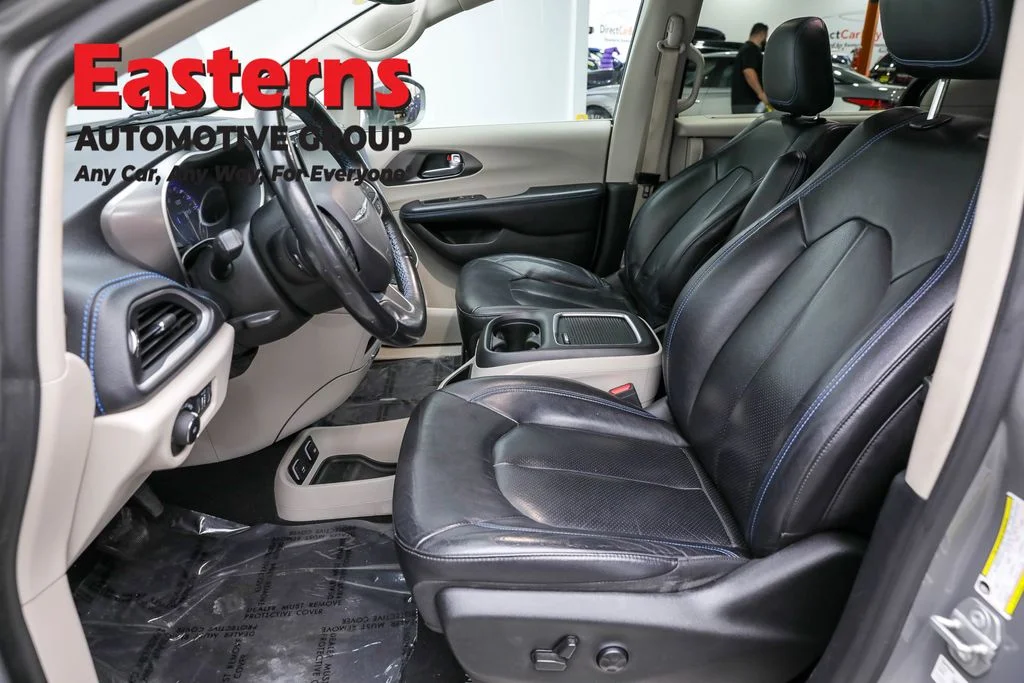 Used 2021 Gray Chrysler Touring L image 14