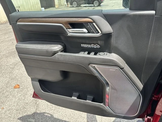 Used 2022  Chevrolet High Country image 26