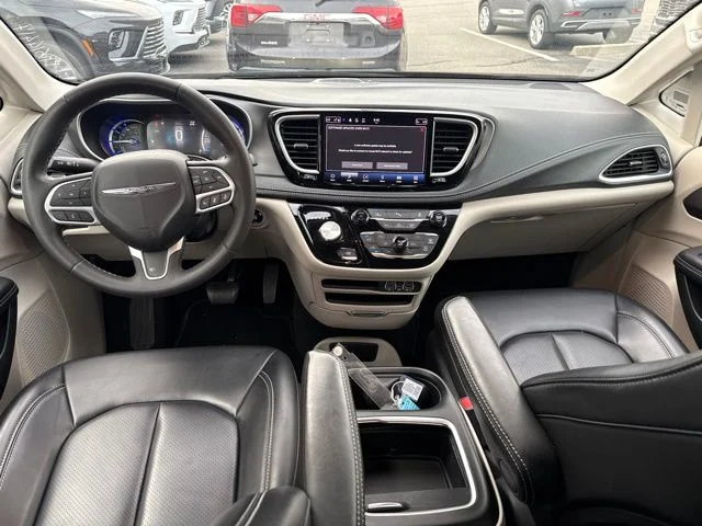 Used 2023 Black Chrysler Touring L image 27