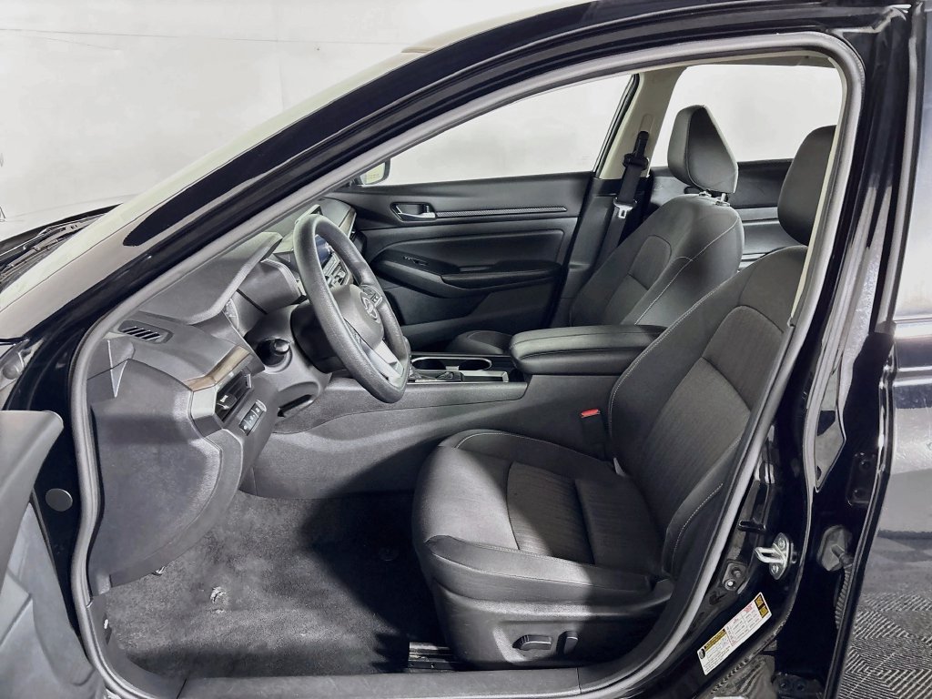 Used 2024 Super Black Nissan 2.5 SV image 11