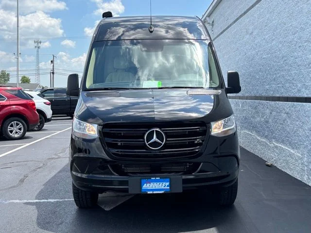 Used 2021 Black Mercedes-Benz Discovery Cross Country image 6