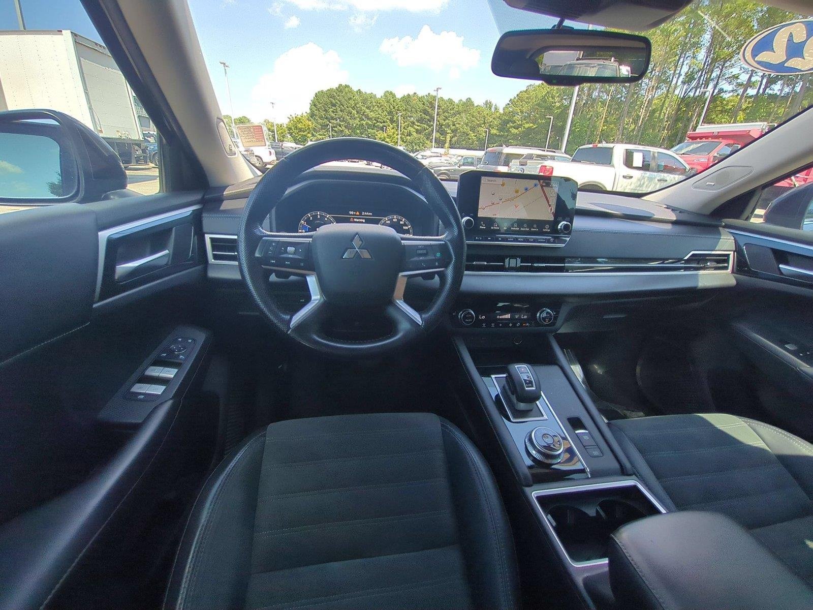 Used 2022 Labrador Black Pearl Mitsubishi SE image 35
