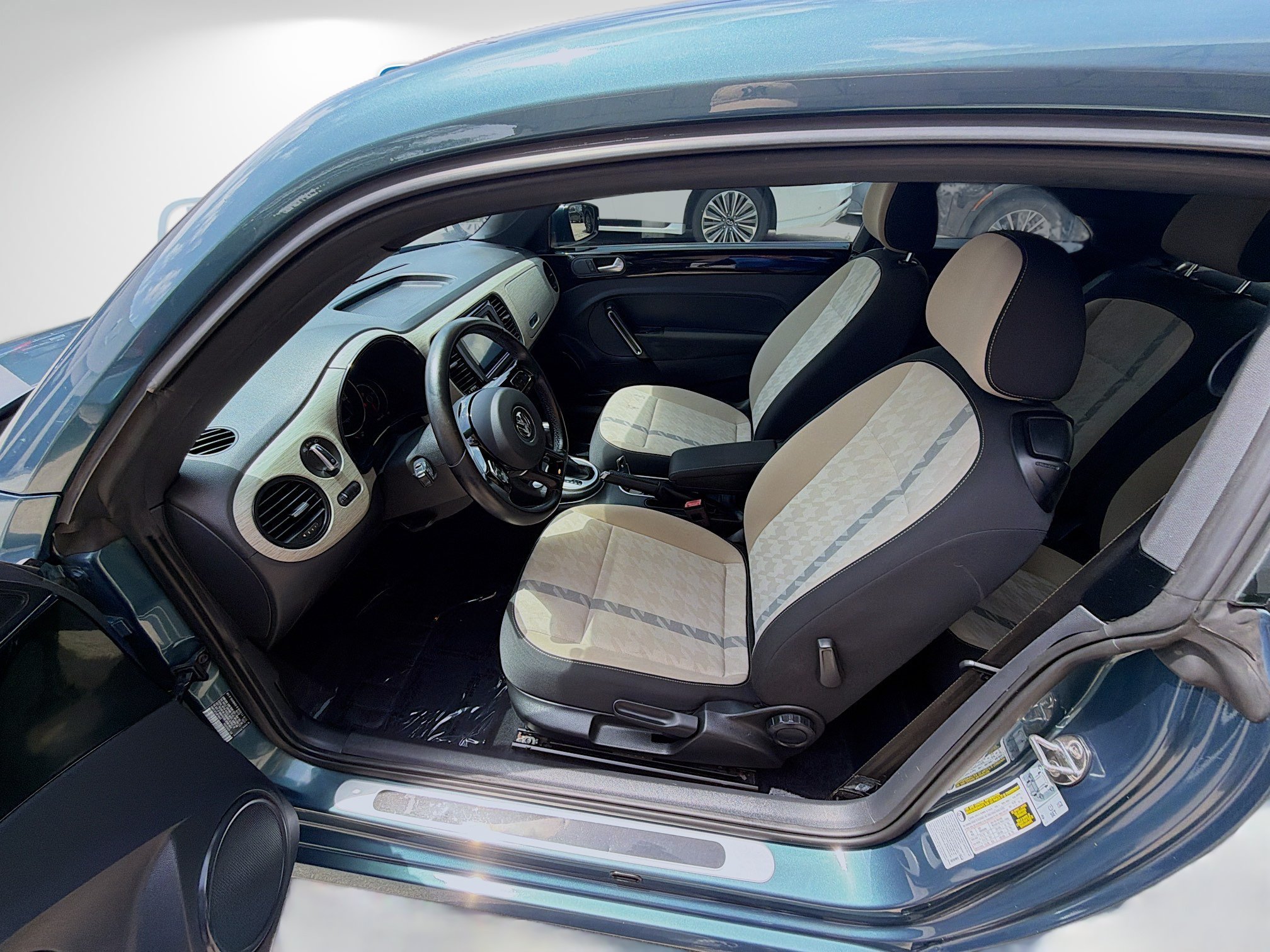 Used 2018 Teal Metallic Volkswagen Coast image 18