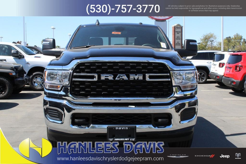 New 2024 Diamond Black Crystal Pearl-Coat Exterior Paint RAM Tradesman image 3