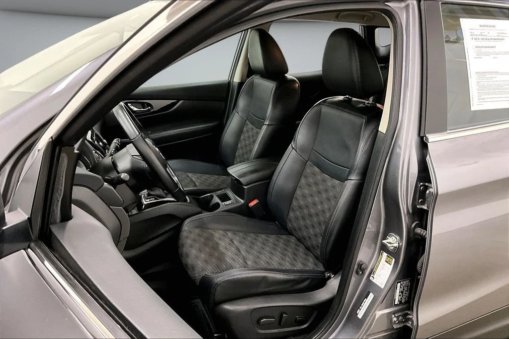 Used 2022 Gray Nissan SV image 21