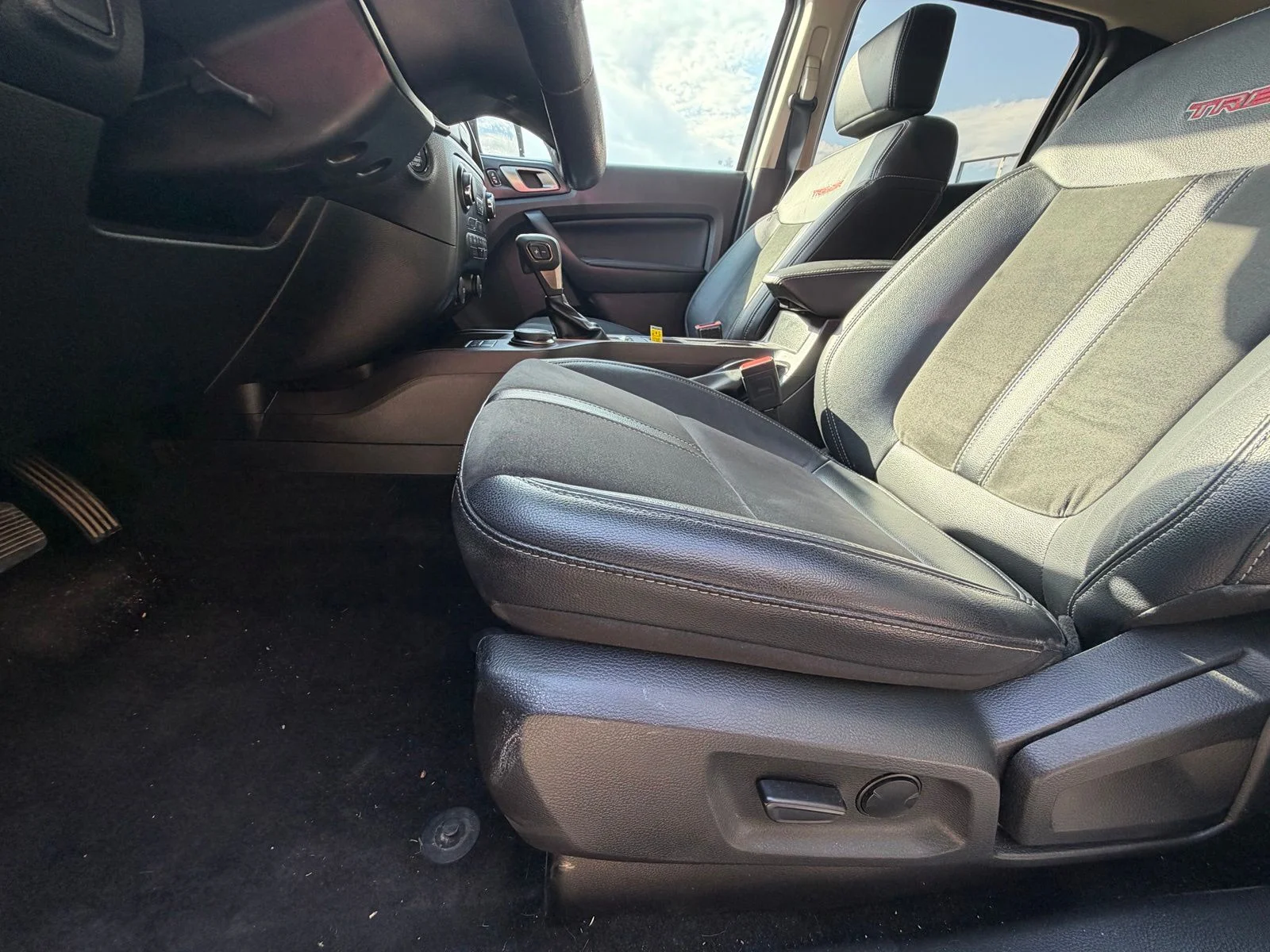 Used 2023 Gray Ford Lariat image 6