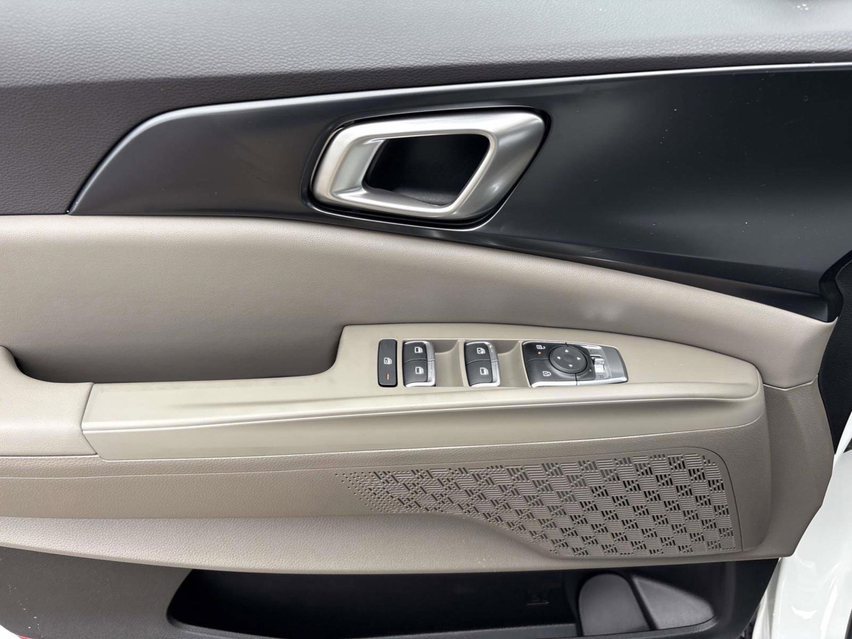 New 2026 Snow White Pearl Kia LXS image 19