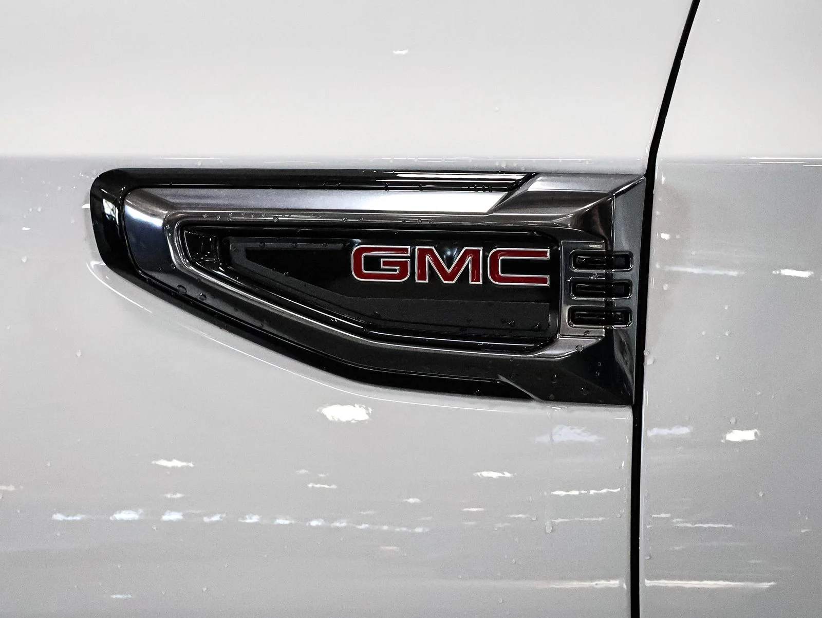 New 2026 White GMC AT4 image 19