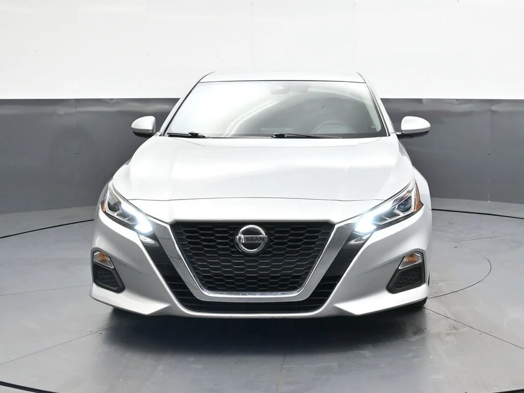 Used 2022 Silver Nissan 2.5 SV image 12