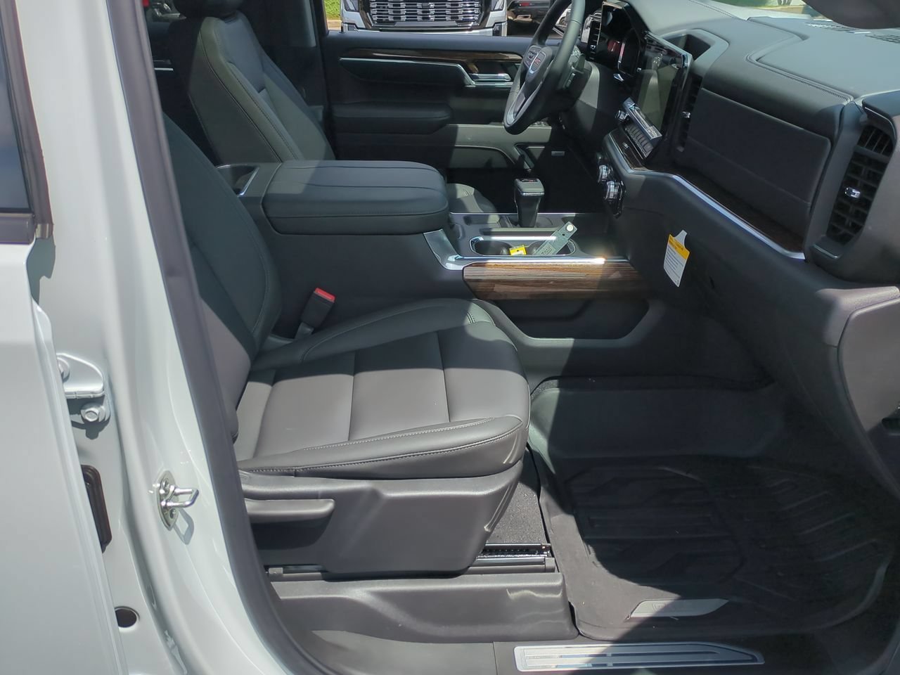 New 2026 Summit White GMC Elevation image 29