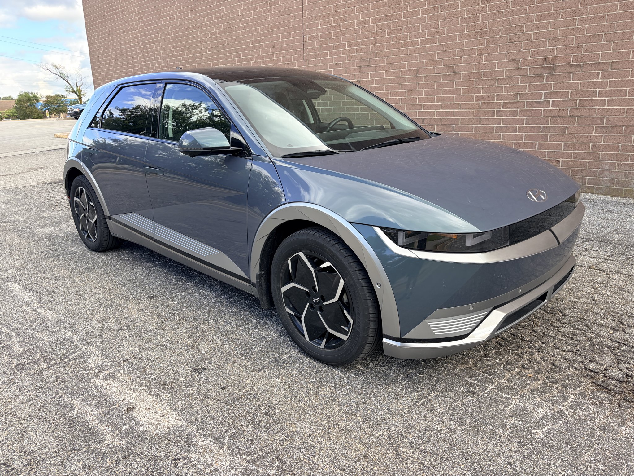 Used 2023 Digital Teal Hyundai Limited image 7