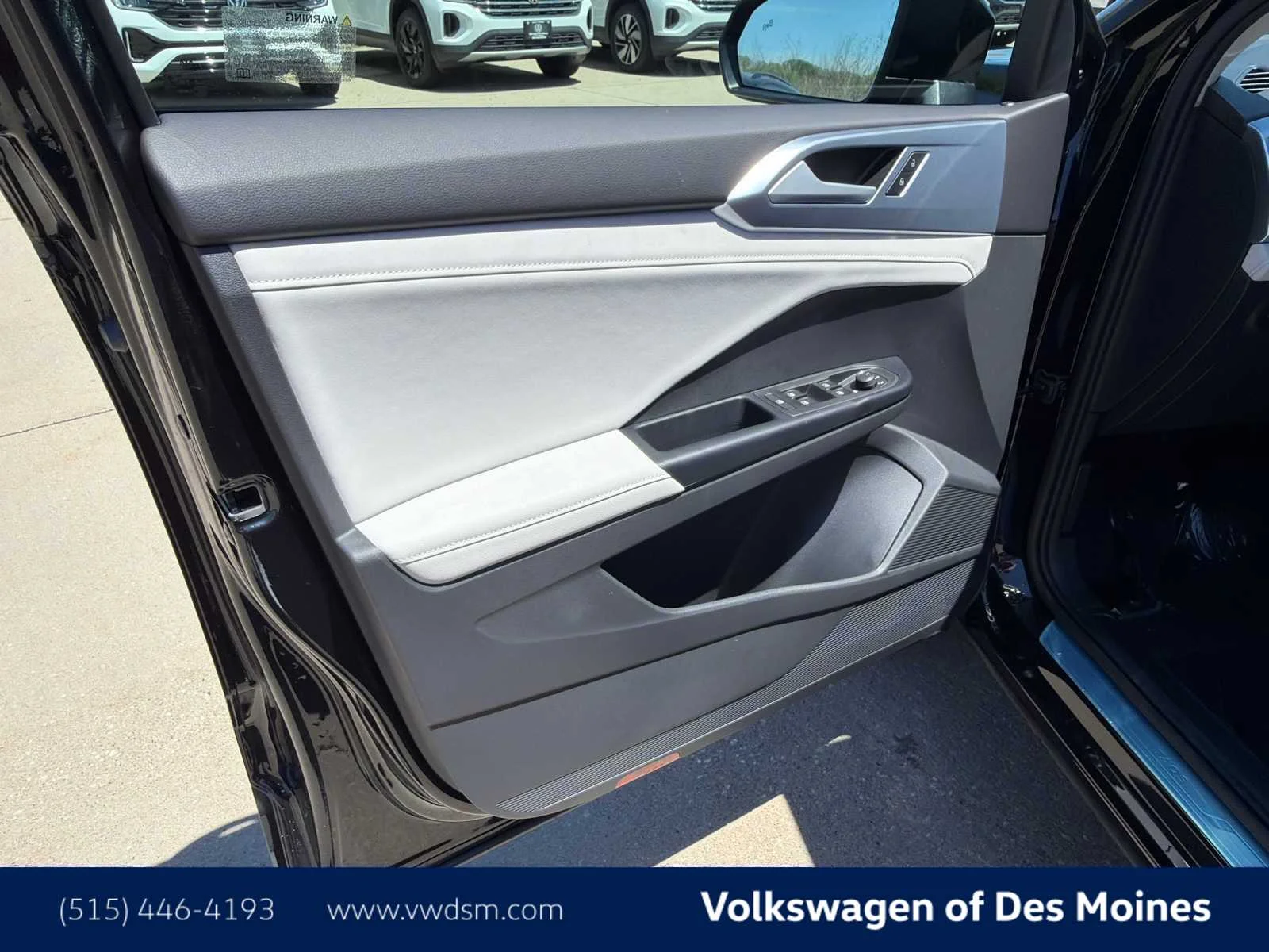 New 2026 Deep Black Pearl Volkswagen SE image 22