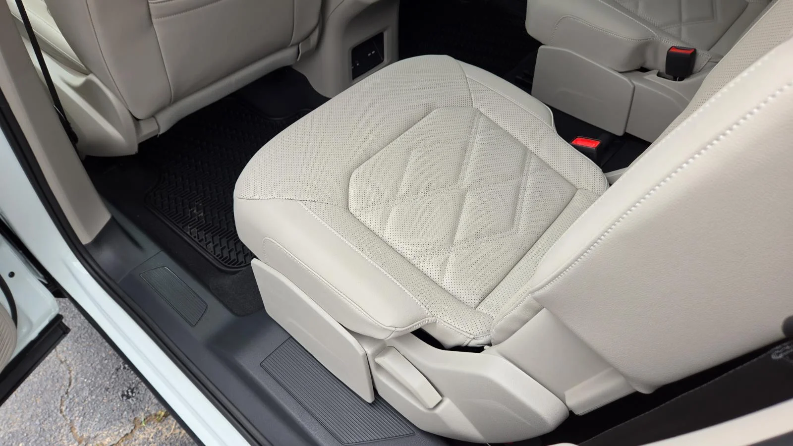 New 2026 opal white pearl Volkswagen 2.0T SE w/Technology image 44