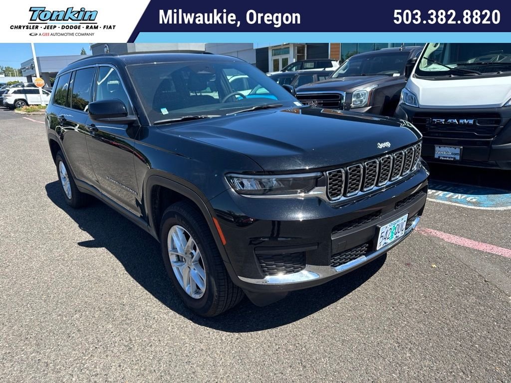Used 2025 Black Jeep Laredo image 1