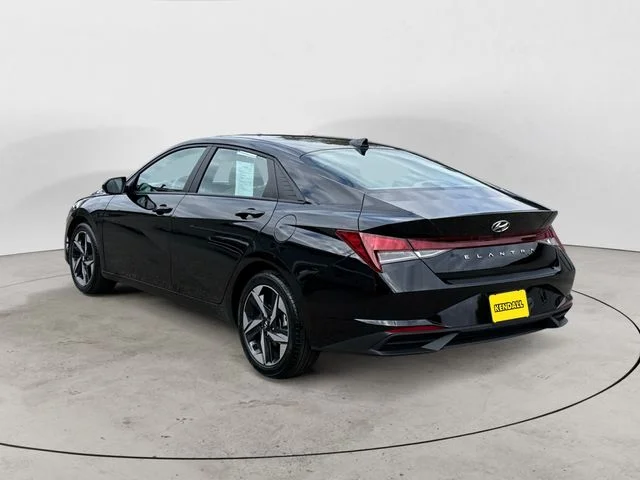 Used 2023 Phantom Black Hyundai SEL image 3