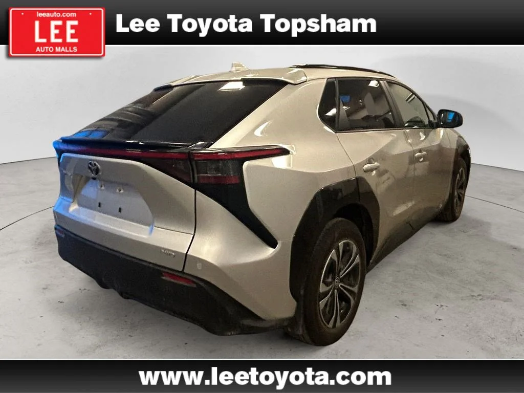 Used 2023 Silver Metallic Toyota XLE image 5