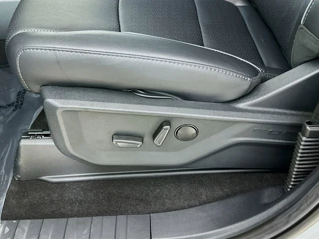 New 2026 Avalanche Ford Lariat image 19