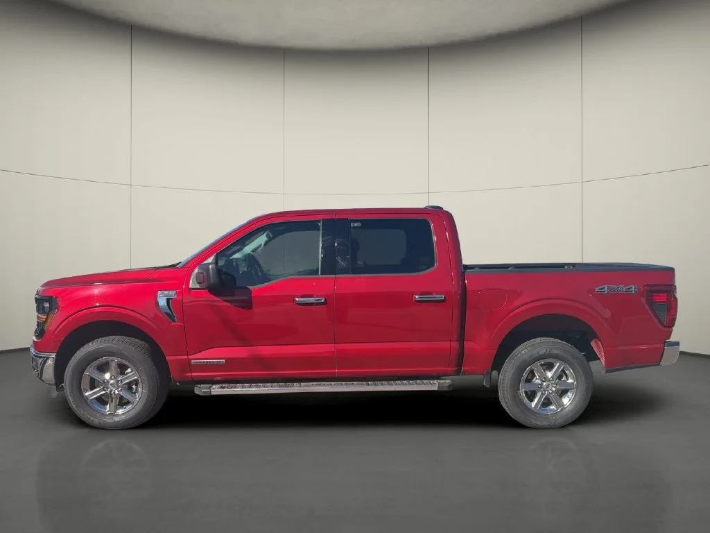Used 2025 Red Ford XLT image 4