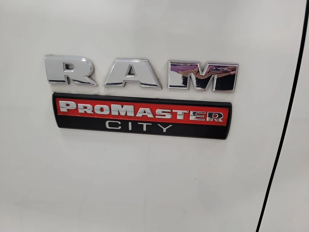 Used 2022 White Ram Base image 17