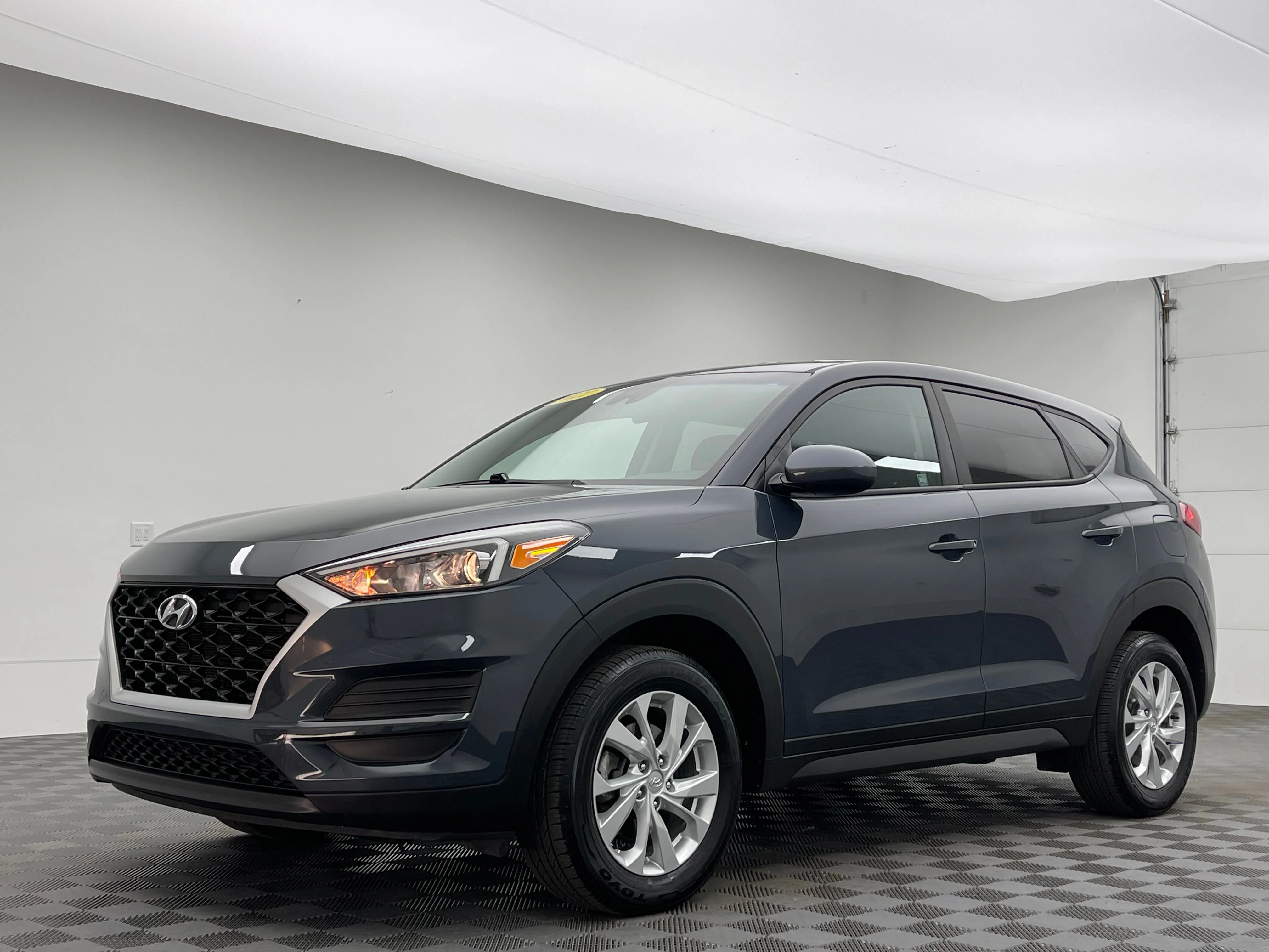Used 2021 Dusk Blue Hyundai SE image 2