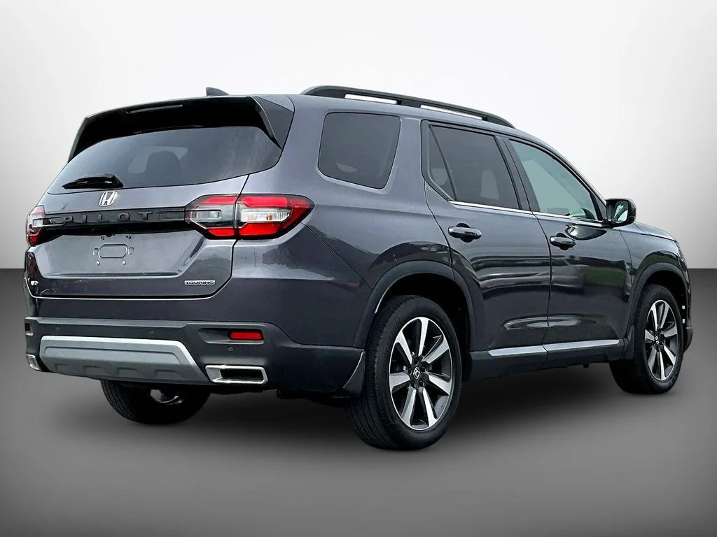Used 2023 Modern Steel Metallic Honda Touring image 6