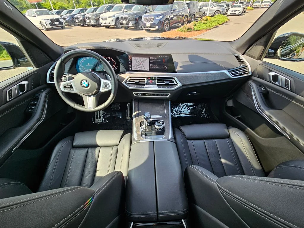 Certified Used 2022 Black Sapphire Metallic BMW xDrive40i image 26