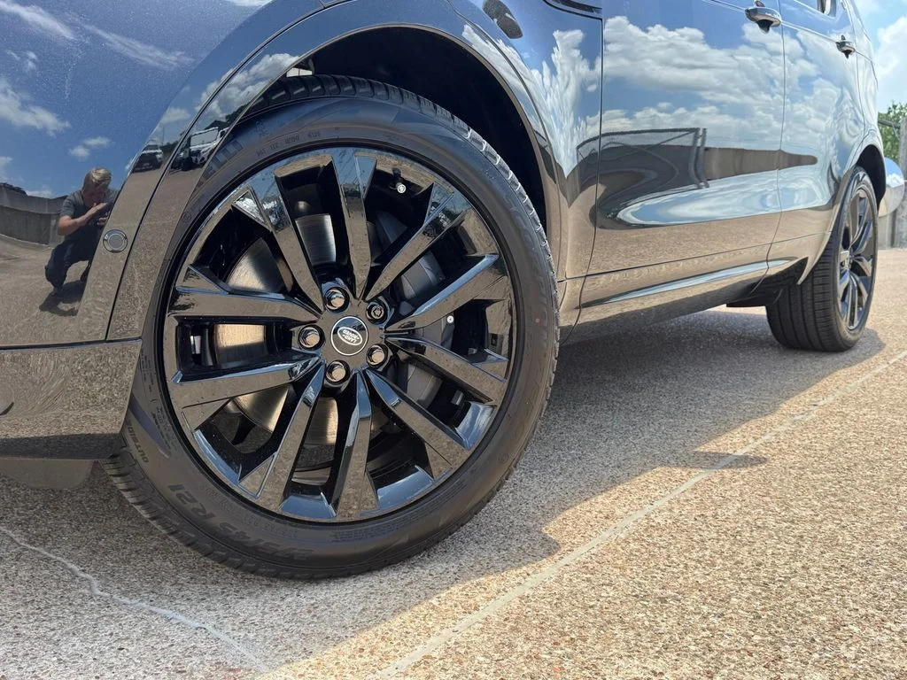 New 2026 Santorini Black Land Rover Gemini Edition image 2