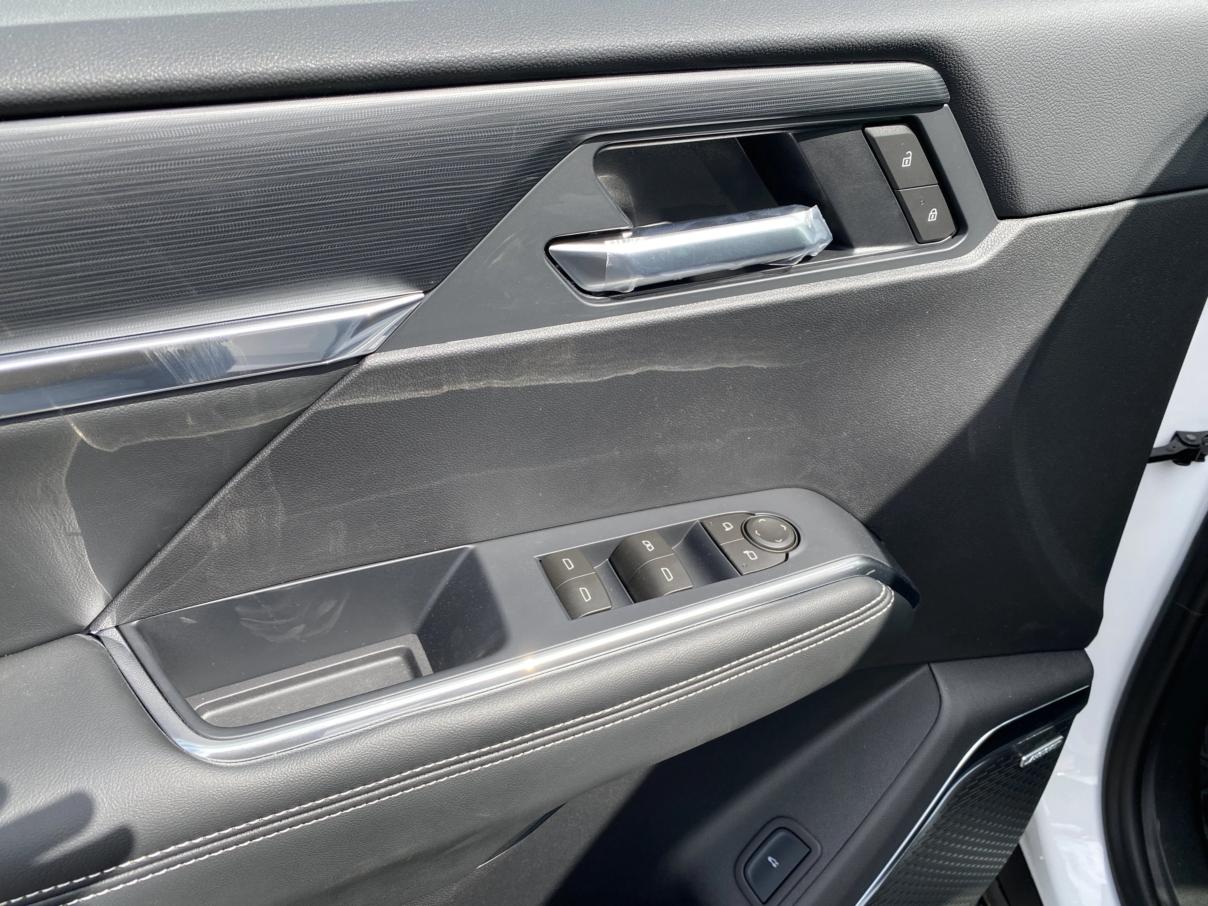 New 2026 Summit White GMC Elevation image 25