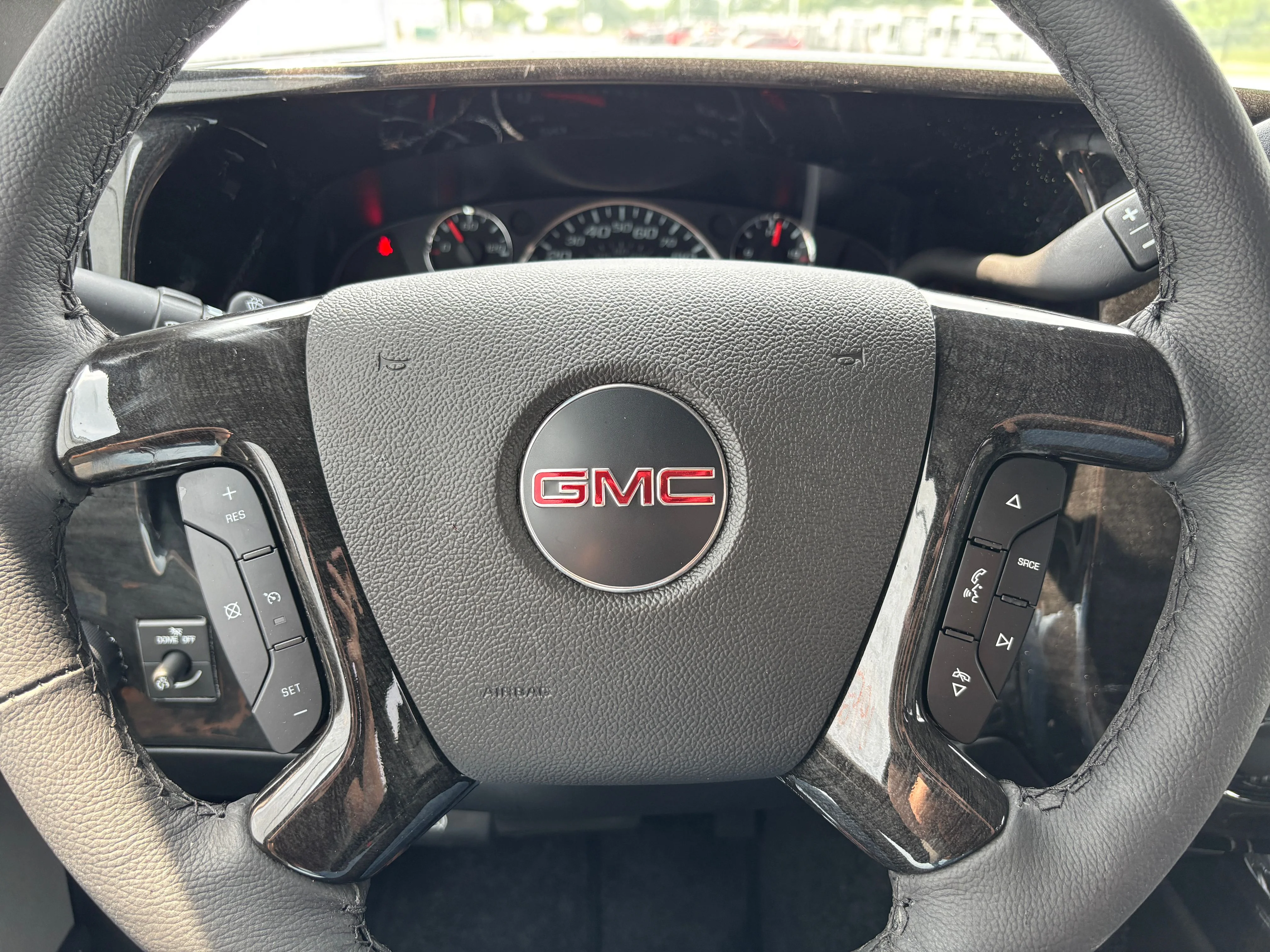 New 2026 Onyx Black GMC Explorer Limited SE image 27