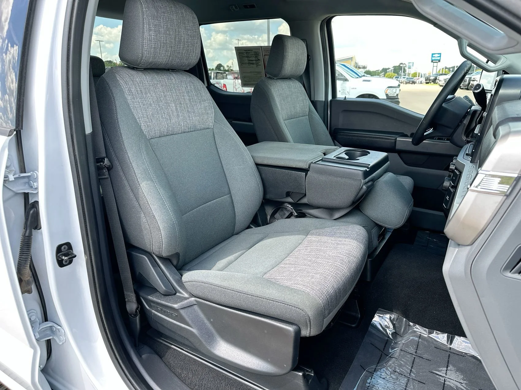 Used 2024 Oxford White Ford XLT image 23