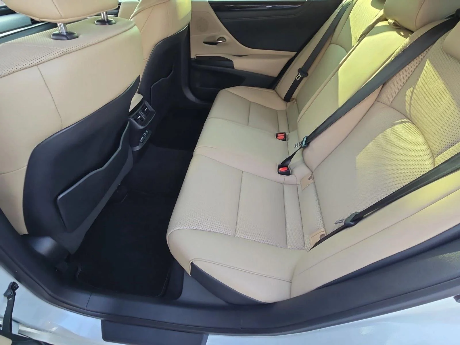 Used 2020 Eminent White Pearl Lexus ES 350 image 19
