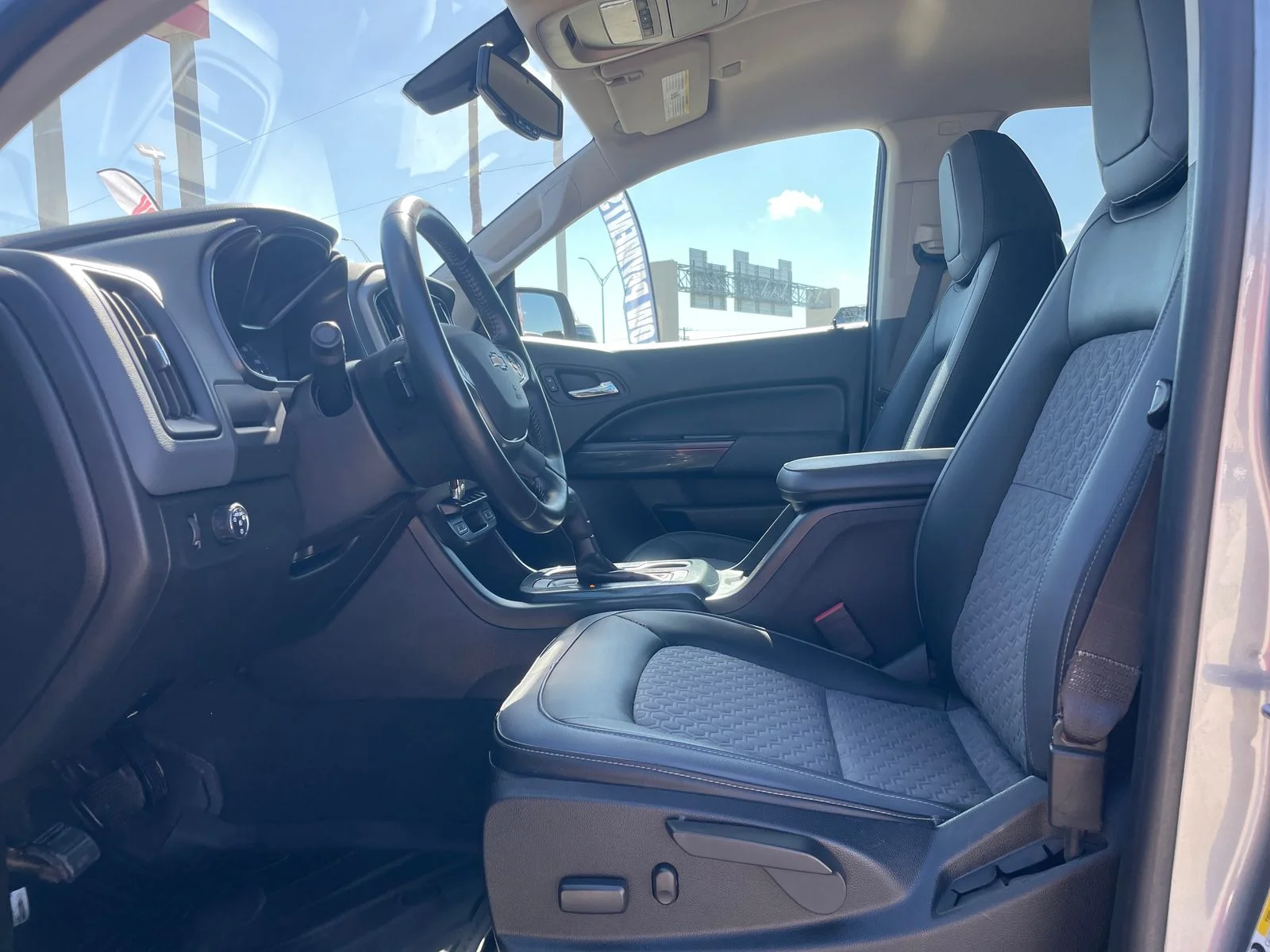 Used 2021 Gray Chevrolet Z71 image 23