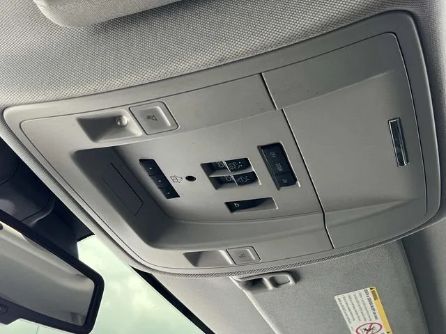 Used 2018 Silver GMC Denali image 35