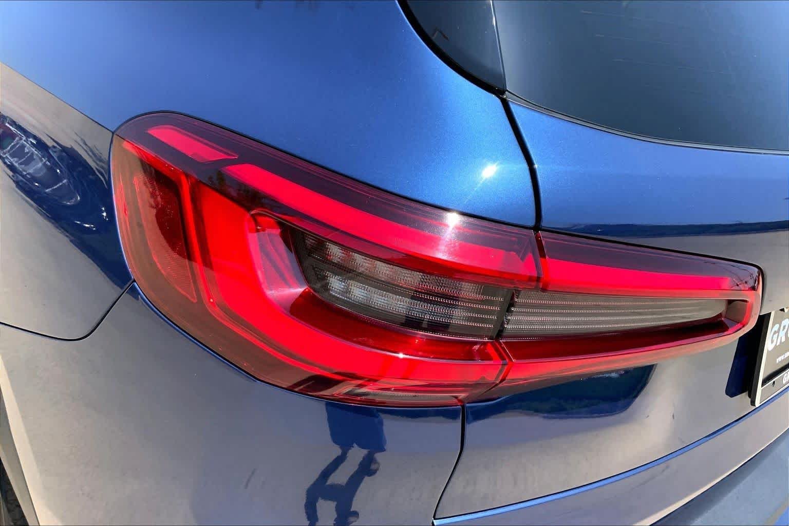 Used 2019 Phytonic Blue Metallic BMW xDrive40i image 26