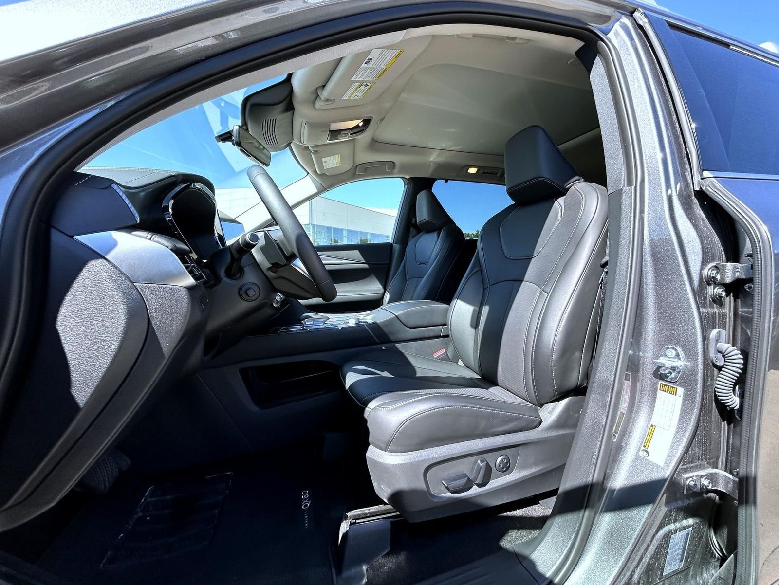 Used 2026 Gray INFINITI LUXE image 10