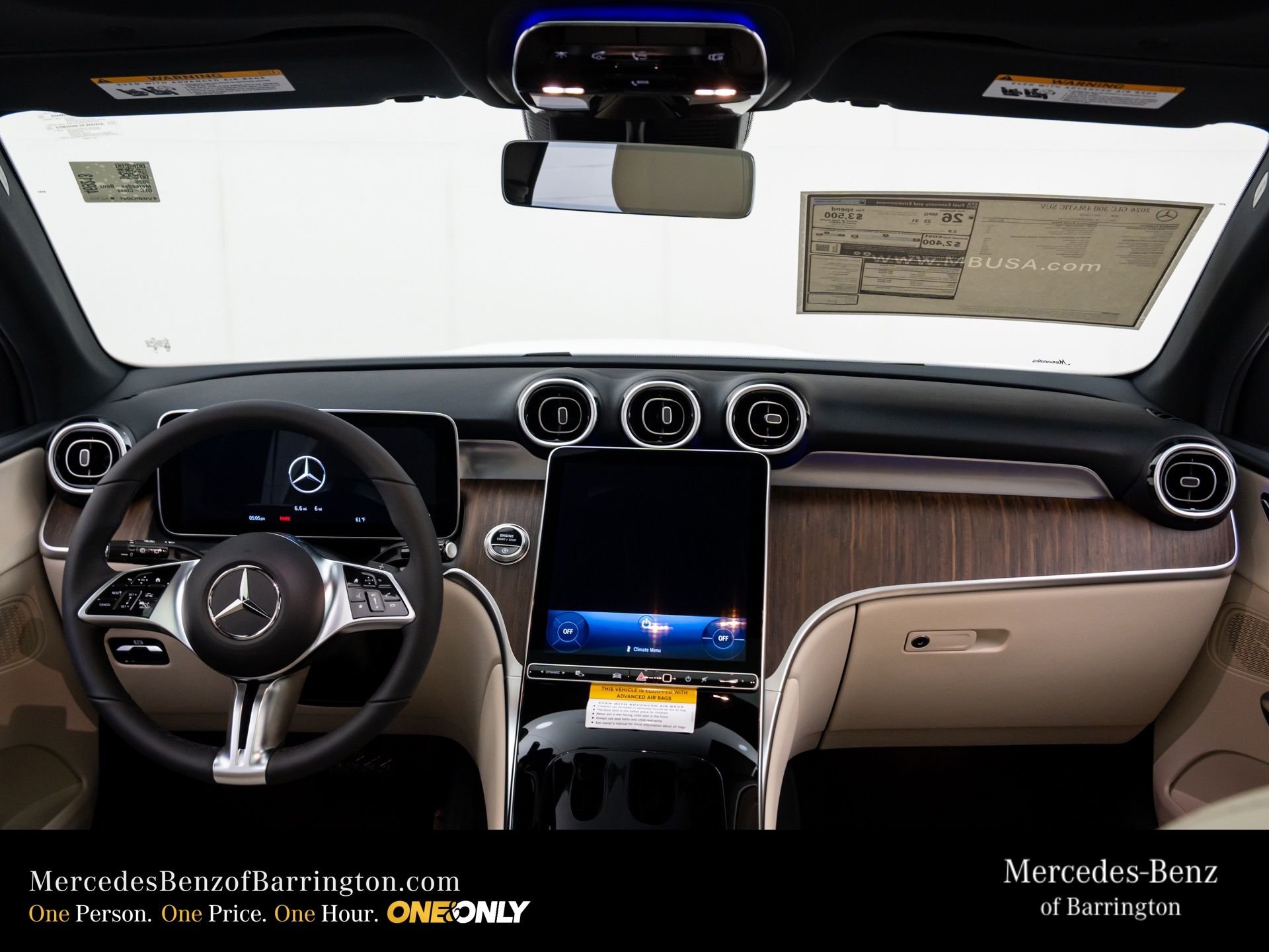 New 2026 MANUFAKTUR Moonlight White Metallic Mercedes-Benz GLC 300 image 11