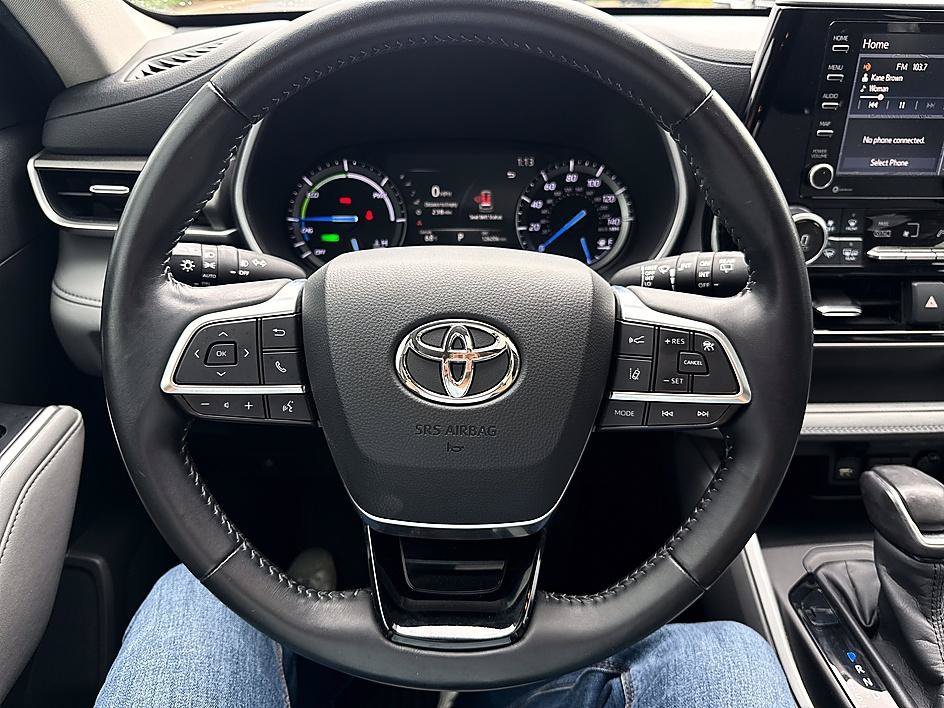 Used 2020 Moon Dust Toyota Hybrid XLE image 13