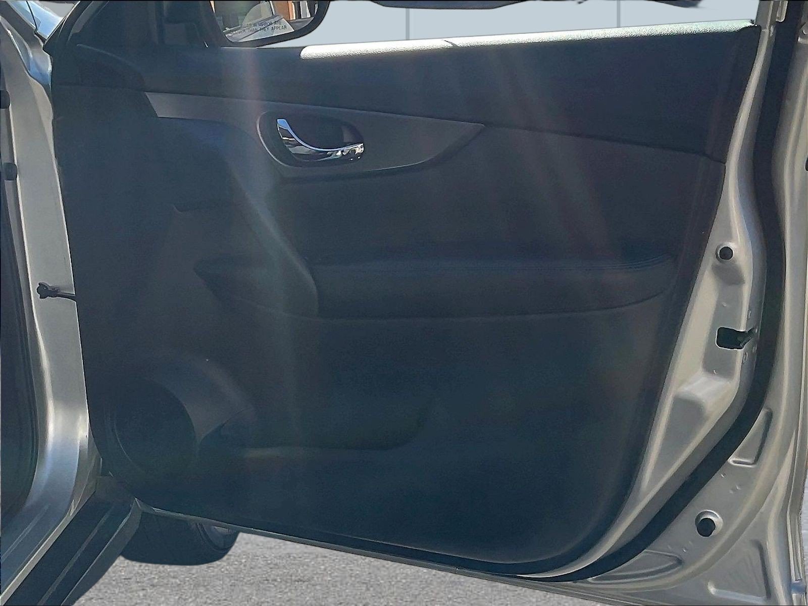 Used 2015 Silver Nissan S image 29