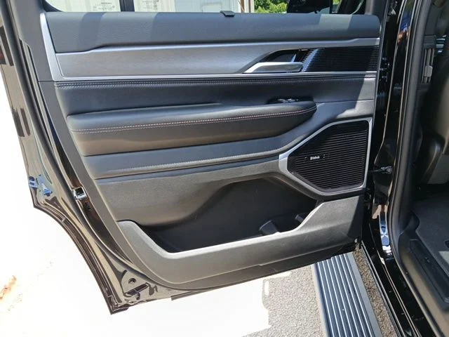 New 2026 High Gloss Black Exterior Paint Jeep Limited Altitude image 25