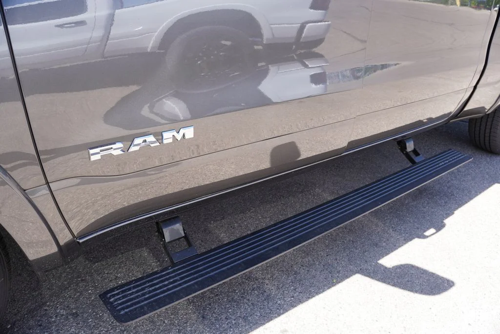 New 2026 Granite Crystal Metallic Clear-Coat Exterior Paint RAM Laramie image 10