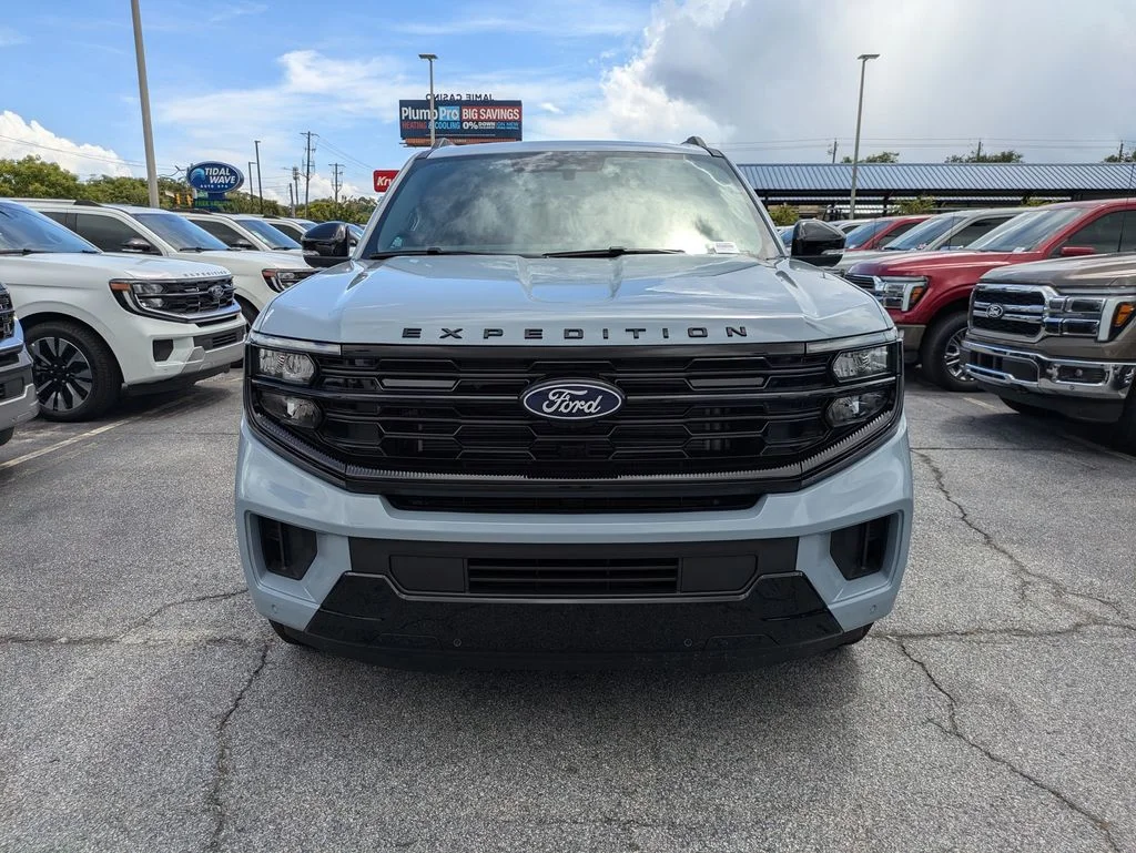 New 2027 Glacier Gray Metallic Tri-Coat Ford Platinum image 9