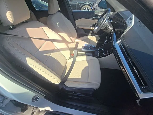 Used 2024 White BMW xDrive28i image 4