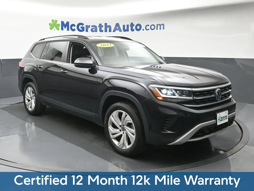 Used 2023 Black Volkswagen 2.0T SE w/Technology image 2