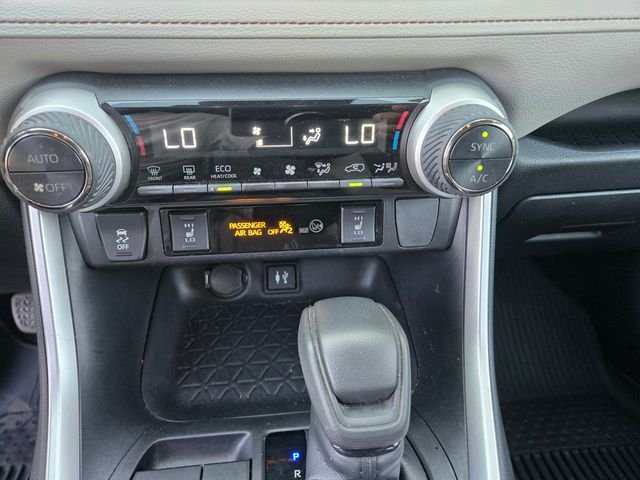 Used 2019 Silver Toyota XLE image 14