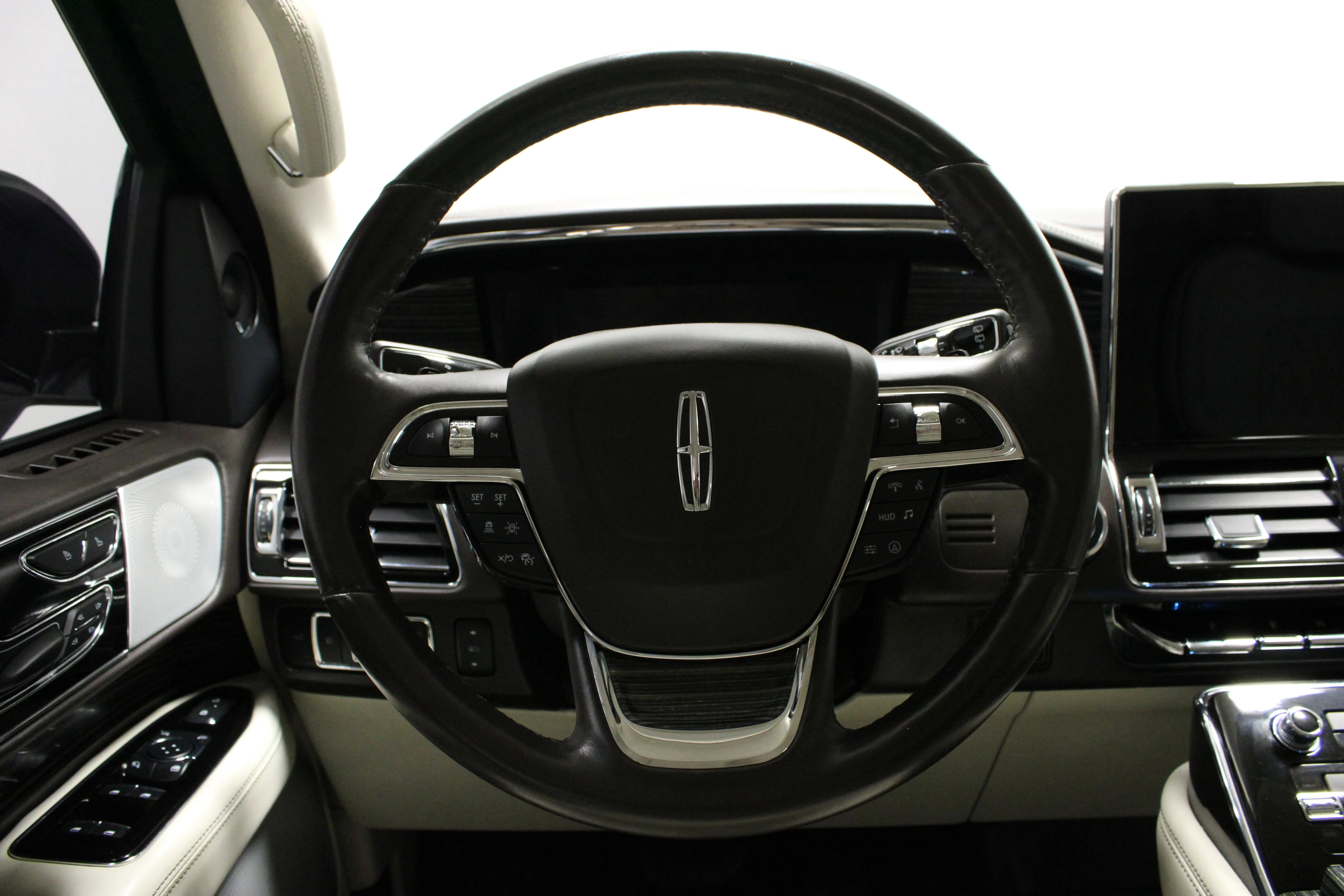 Used 2024 White Metallic Lincoln Black Label image 25
