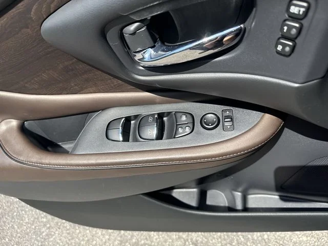 Used 2020 Gray Nissan Platinum image 28