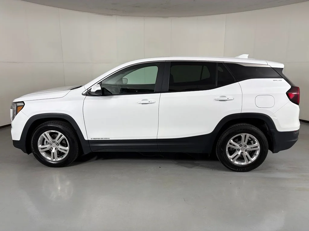 Used 2024 White GMC SLE image 5