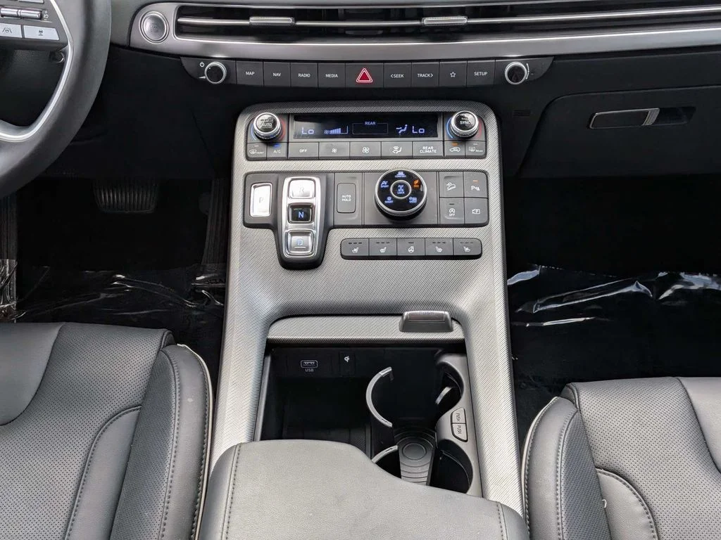 Used 2025 White Hyundai SEL Premium image 20